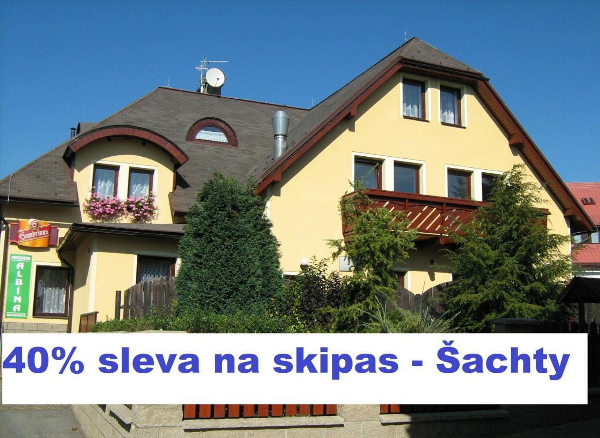 Penzion Albina - Restaurace Високе-над-Їзероу Екстер'єр фото