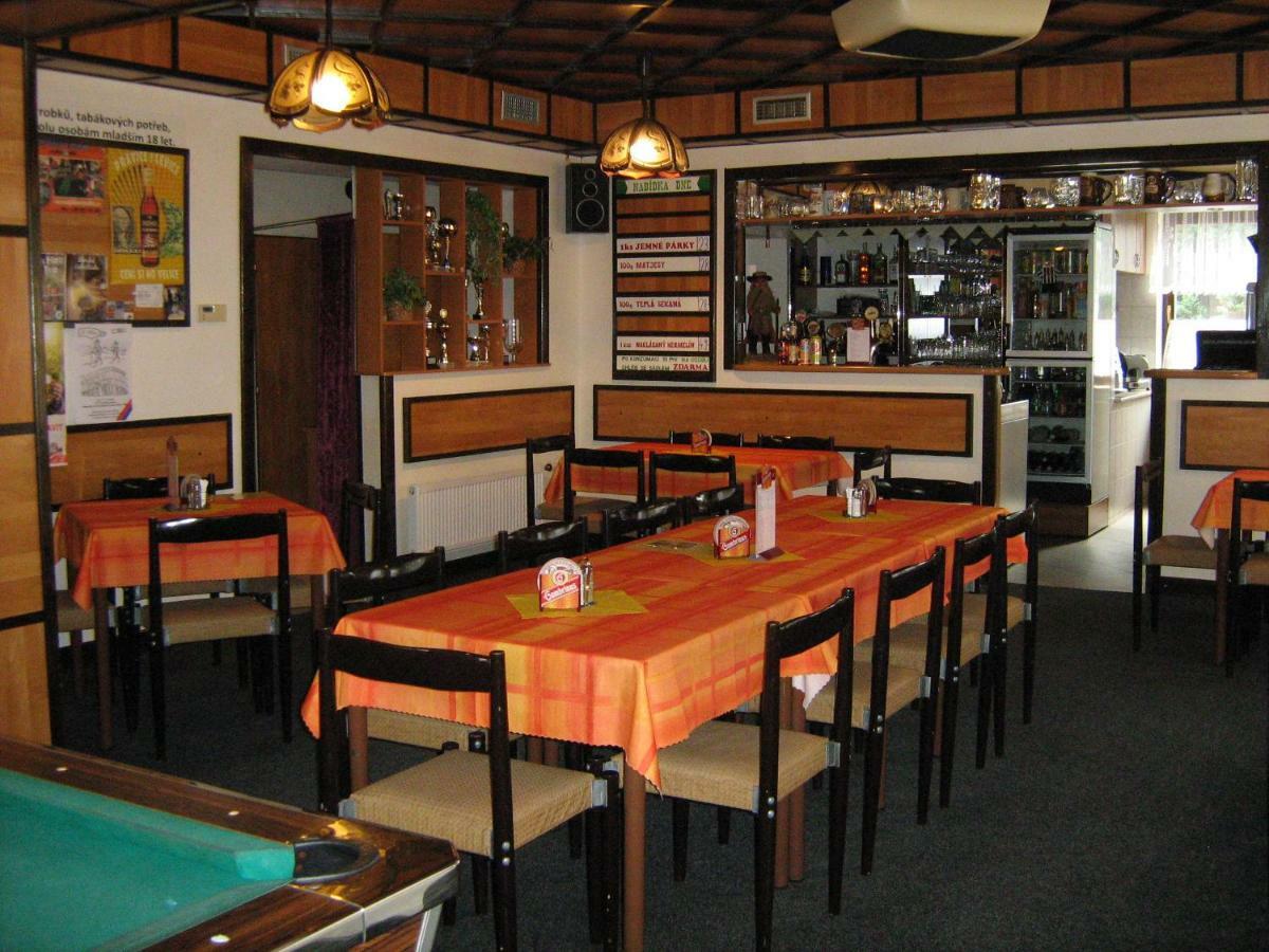 Penzion Albina - Restaurace Високе-над-Їзероу Екстер'єр фото